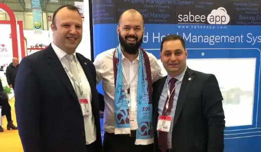 El equipo de SabeeApp con partners en la exposición EMITT en Estambul