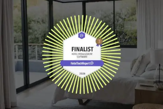 Insignia de finalista de HotelTechReport 2026 para software de gestión hotelera