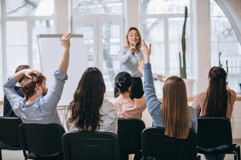 giving-presentation-university-workshop-audience-conference-hall