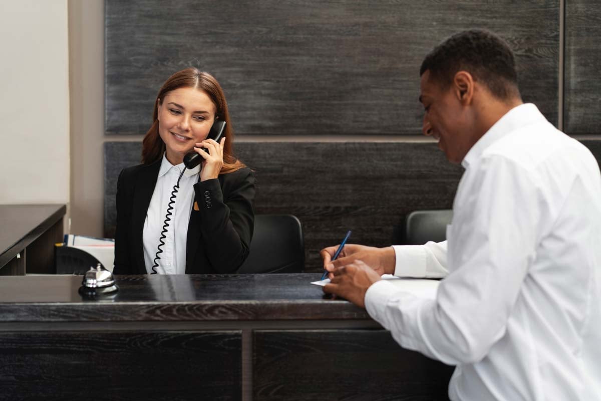 front desk hotel duties and responsibilities