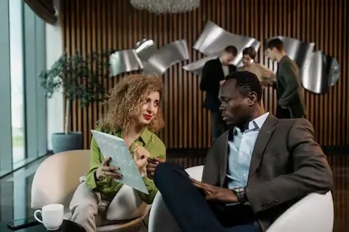 hoteliers_chatting_referral-1 hoteliers_chatting_referral-1