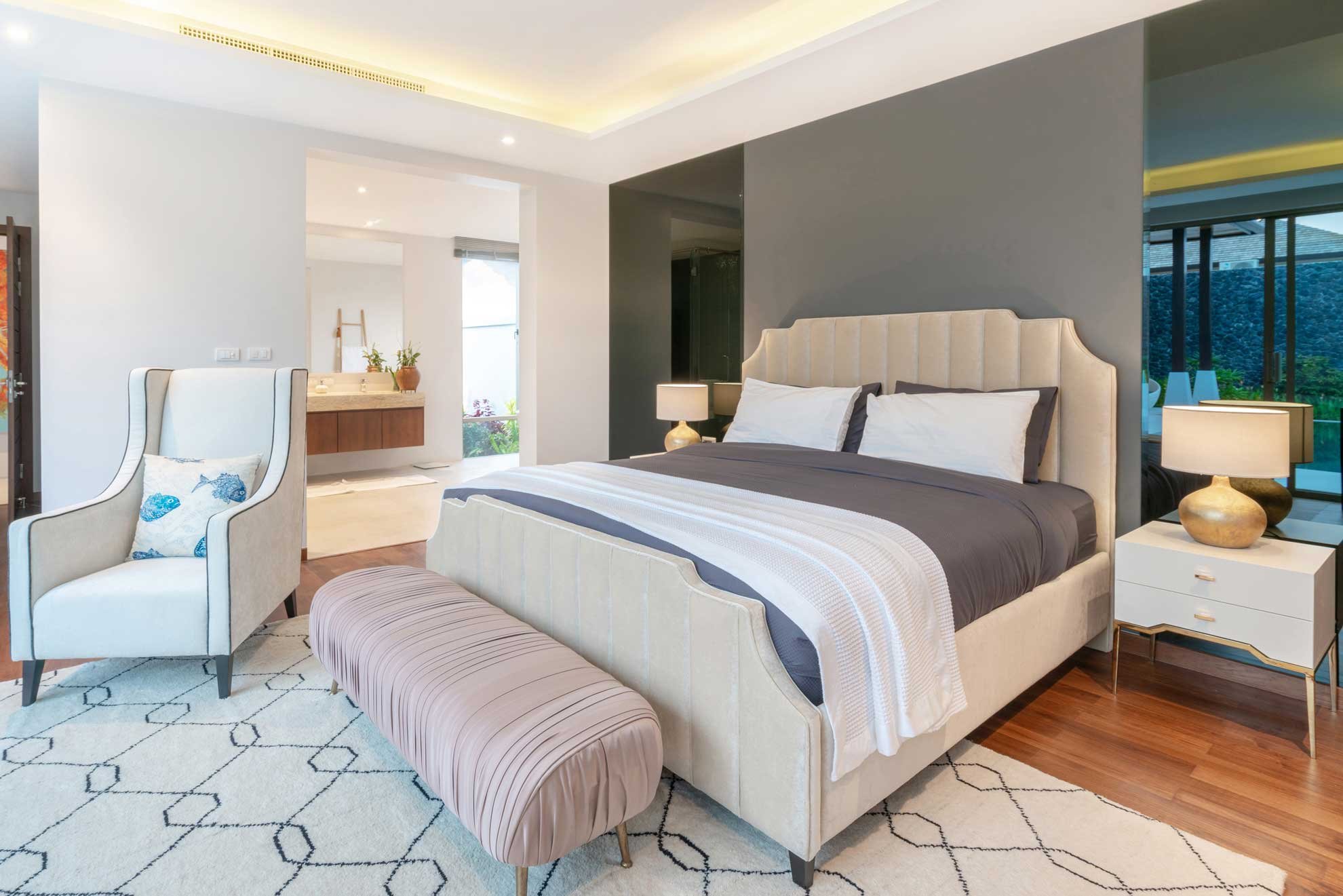 luxury-hotel-room