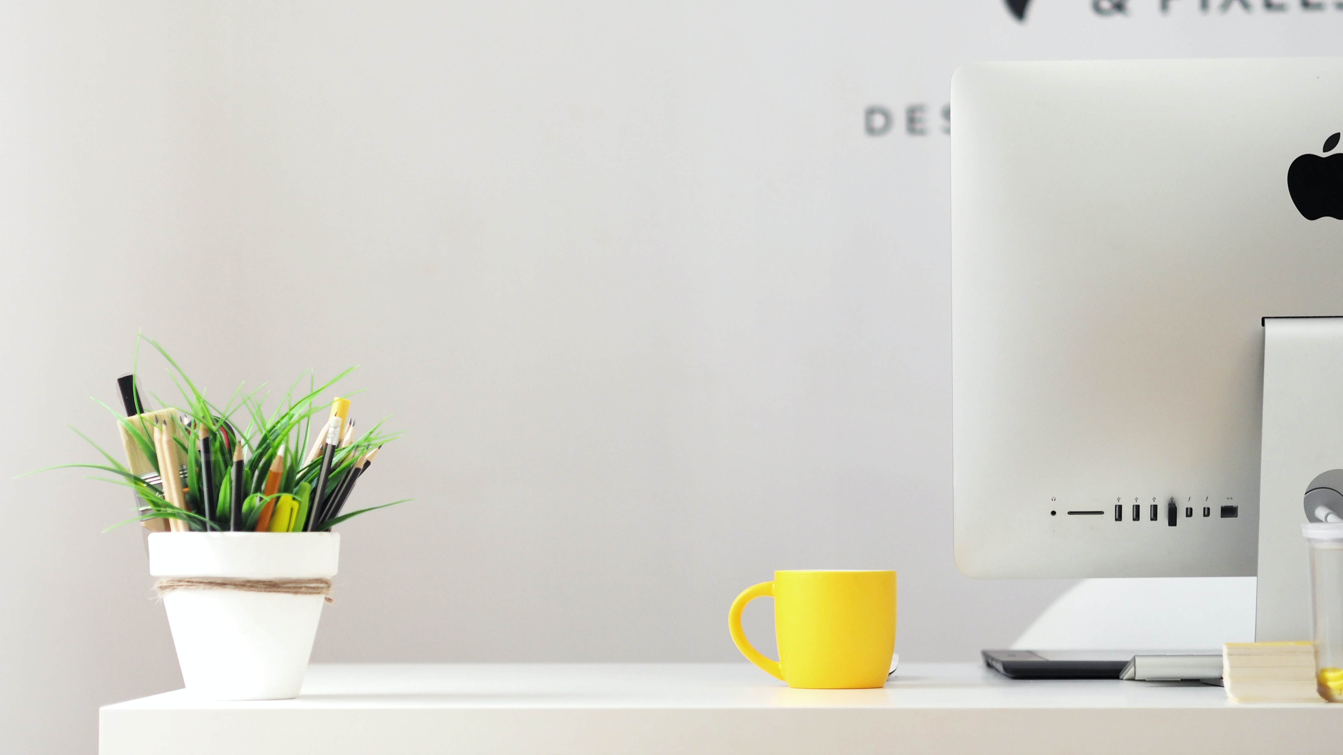 yellow-mug-pc-table