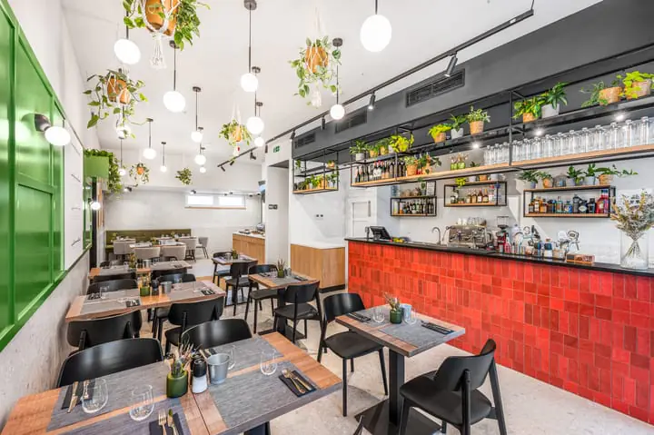 Florin Apart Hotel café and dining space